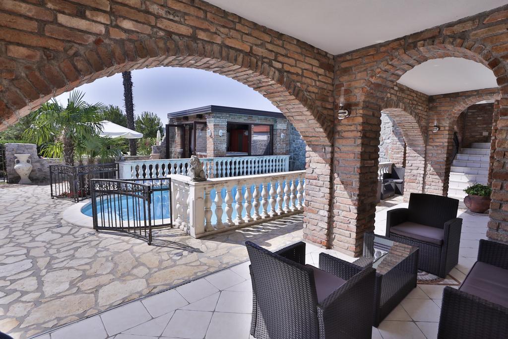 Casa Oasa -Accommodation , Pizzeria & Bar Марезиге Екстериор снимка