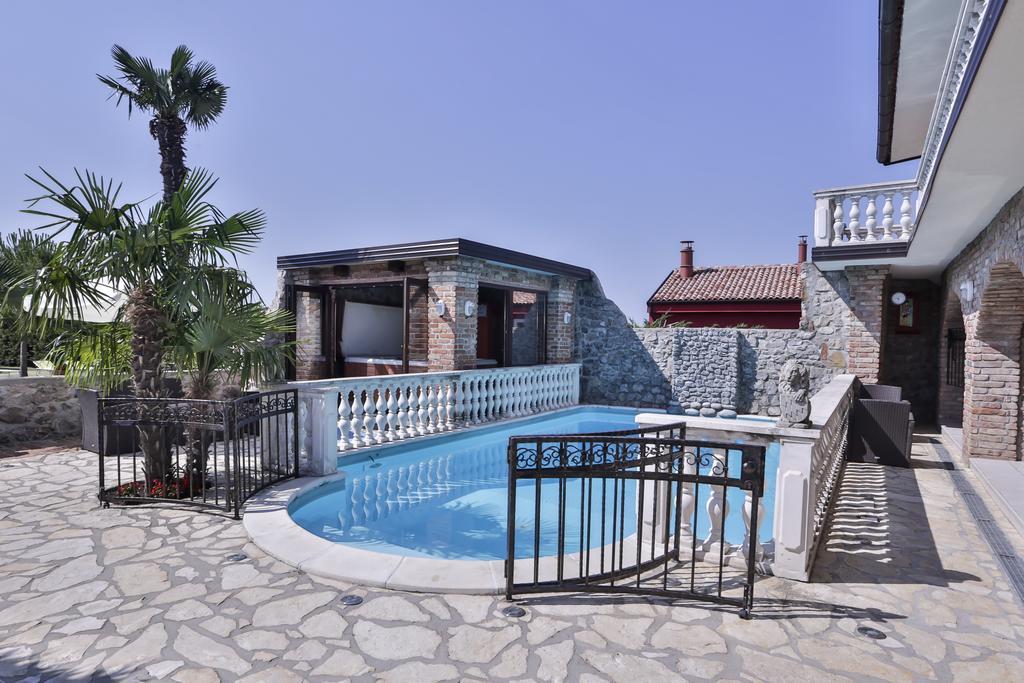 Casa Oasa -Accommodation , Pizzeria & Bar Марезиге Екстериор снимка