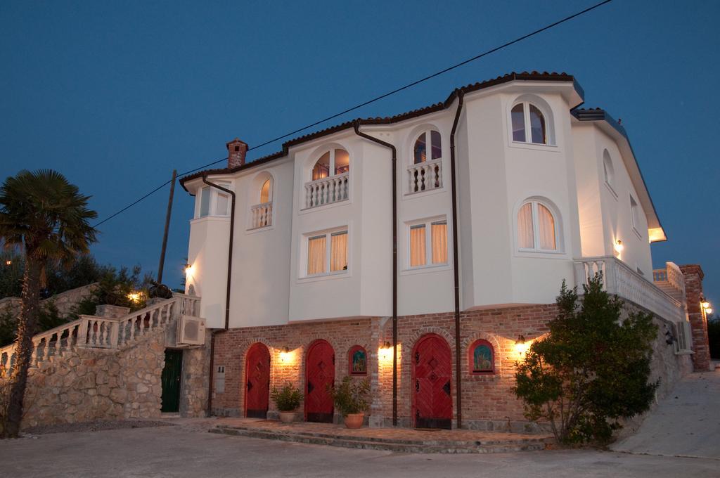 Casa Oasa -Accommodation , Pizzeria & Bar Марезиге Екстериор снимка